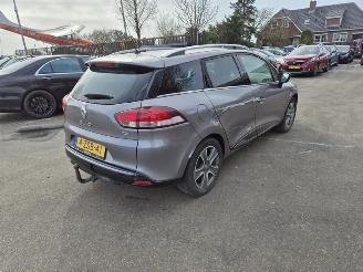 krockskadad bil auto Renault Clio GrandTour 0.9 Energy 2015/3