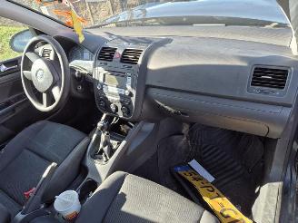 Volkswagen Golf 1.6 FSi picture 5