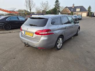 Unfallwagen Peugeot 308 SW 1.2 12v 2015/8