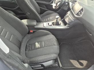 Peugeot 308 1.2 12v THP picture 13
