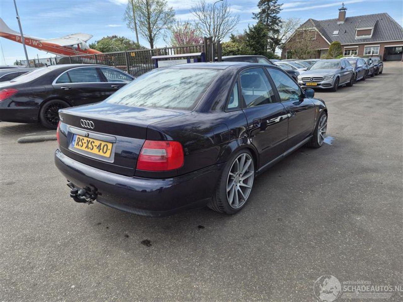 Audi A4 1.6