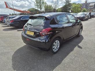 skadebil auto Peugeot 208 1.2 Vti 2017/1