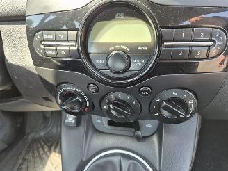 Mazda 2 1.3 picture 6