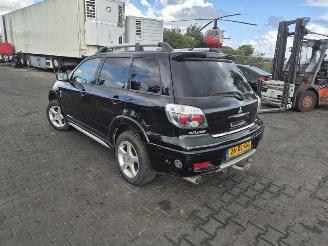 Mitsubishi Outlander 2.4 picture 2