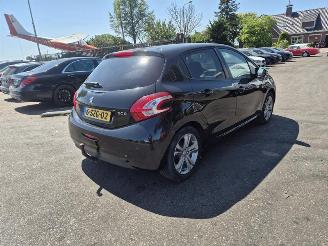 skadebil auto Peugeot 208 1.2 Vti 2014/1