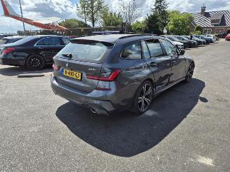 krockskadad bil auto BMW 3-serie 318i Touring 2021/1