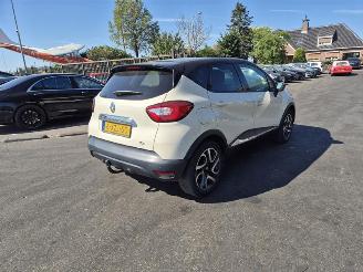 Vaurioauto  passenger cars Renault Captur 1.2 Tce 2014/11