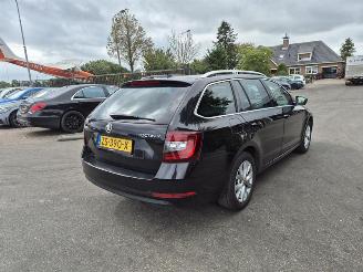 skadebil auto Skoda Octavia Combi 1.6 TDi 2019/7
