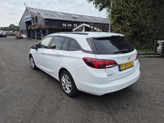 Opel Astra SPORTS TOURER 1.2 Turbo picture 2