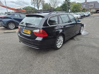 krockskadad bil auto BMW 3-serie 325i Touring 2005/11