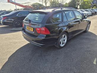 krockskadad bil auto BMW 3-serie 316i Touring 2010/1