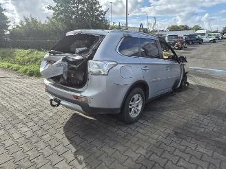 demontáž osobní automobily Mitsubishi Outlander 2.0 PHEV 4x4 2015/1