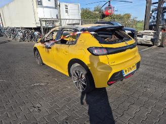 Peugeot 208 1.2 VTi picture 2