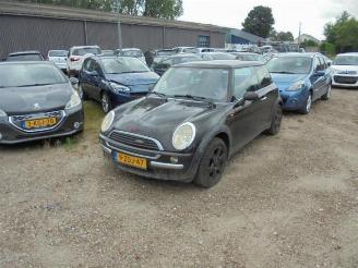 Coche siniestrado Mini One Mini One/Cooper (R50), Hatchback, 2001 / 2007 1.6 16V One 2003/12