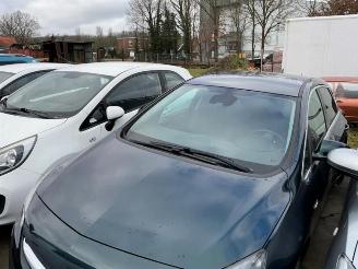 Coche siniestrado Opel Astra Astra J (PC6/PD6/PE6/PF6), Hatchback 5-drs, 2009 / 2015 1.4 Turbo 16V ecoFLEX 120 2015/9