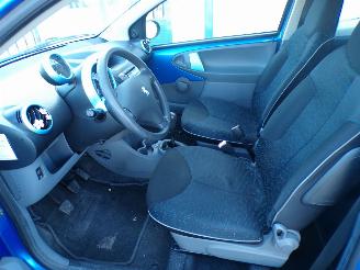 Peugeot 107 1.0-12V Urban Move picture 5