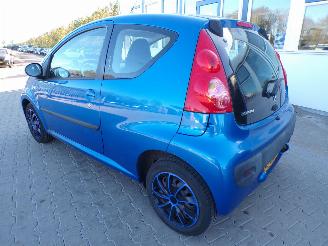 Peugeot 107 1.0-12V Urban Move picture 3