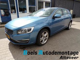 Vrakbiler auto Volvo V-60 V60 I (FW/GW), Combi, 2010 / 2018 2.4 D6 20V Plug-in Hybrid AWD 2014/2