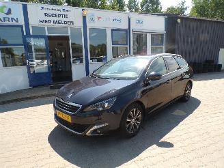 skadebil auto Peugeot 308 SW 1.2 Pure Tech Blue Lease Premium 2015/11