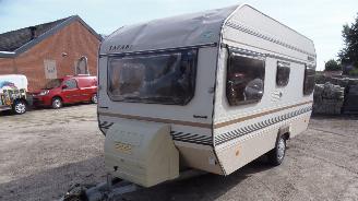 skadebil caravan Wilk  Safari 470 1983/6