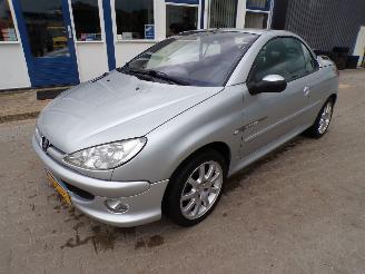 Coche accidentado Peugeot 206 CC  1.6-16v Quiksilver 2004/7