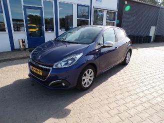 skadebil auto Peugeot 208  2016/1
