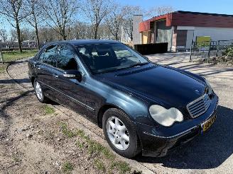 damaged passenger cars Mercedes C-klasse 105 kW (143 PK)  1796 cc. 2002/8