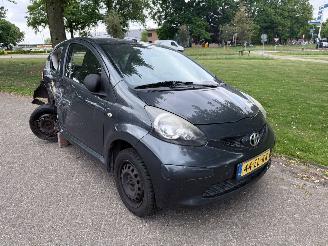 damaged passenger cars Toyota Aygo 50 kW (68 PK)  998 cc. 2008/3