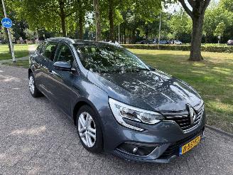 Voiture accidenté Renault Mégane 96 kW (131 PK)  1198 cc. 2018/1