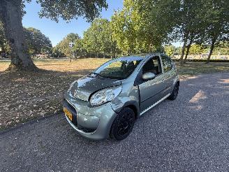 krockskadad bil auto Citroën C1 50 kW (68 PK)  998 cc. 2011/4