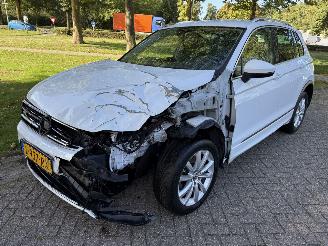 uszkodzony samochody osobowe Volkswagen Tiguan E-TRON 2017/1