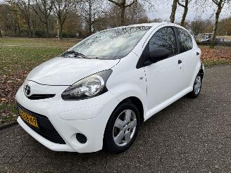 krockskadad bil auto Toyota Aygo  2013/1