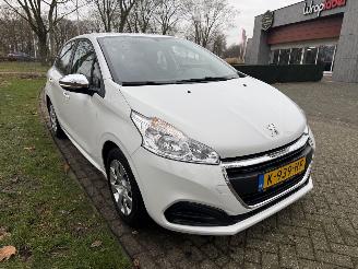 Peugeot 208  picture 7