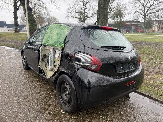 Peugeot 208  picture 3