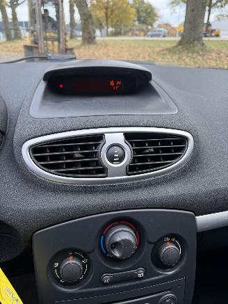 Renault Clio  picture 22