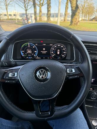 Volkswagen e-Golf  picture 23