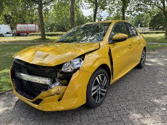 krockskadad bil auto Peugeot 208  2019/1