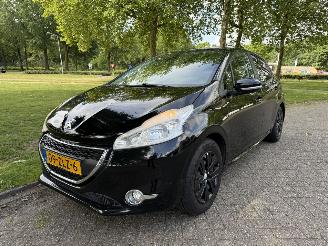 skadebil auto Peugeot 208  2013/1