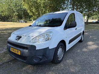 krockskadad bil bedrijf Peugeot Partner  2011/1