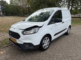 krockskadad bil bedrijf Ford Transit COURIER 2022/1