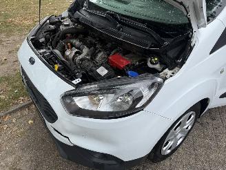 Ford Transit COURIER picture 22