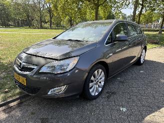 Damaged car Opel Astra SPORTS TOURER 2013/1