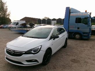 Schadeauto Opel Astra 1.6 CDTI Business Break - Black Edition 2018/9