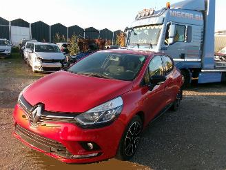damaged passenger cars Renault Clio 1.2  Limited 2017/1