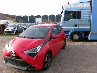 Vaurioauto  passenger cars Toyota Aygo 1.0 X - 5 Drs 2021/9