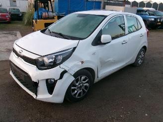 skadebil auto Kia Picanto 1.2 Fusion 2018/10