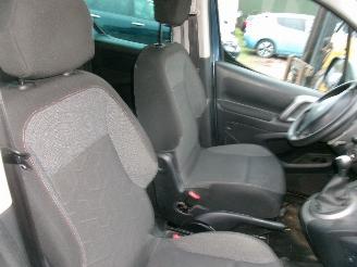 Peugeot Partner Tepee 1.2 Tepee Active picture 23