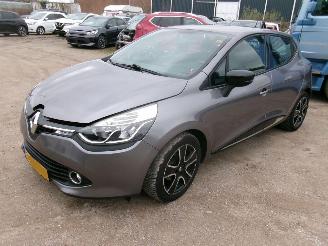 Renault Clio 0.9 Comfort 5 Drs picture 2