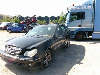 Vaurioauto  passenger cars Mercedes C-klasse C180k  Elegance Break 2006/1