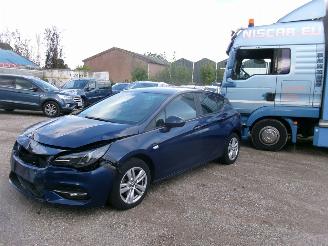 Damaged car Opel Astra 1.5 D Innovation 5 Drs HB 2020/10